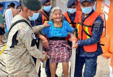 Brigada de Infantería de Marina del #EjércitoGT brindó primeros auxilios a una fémina de 87 años